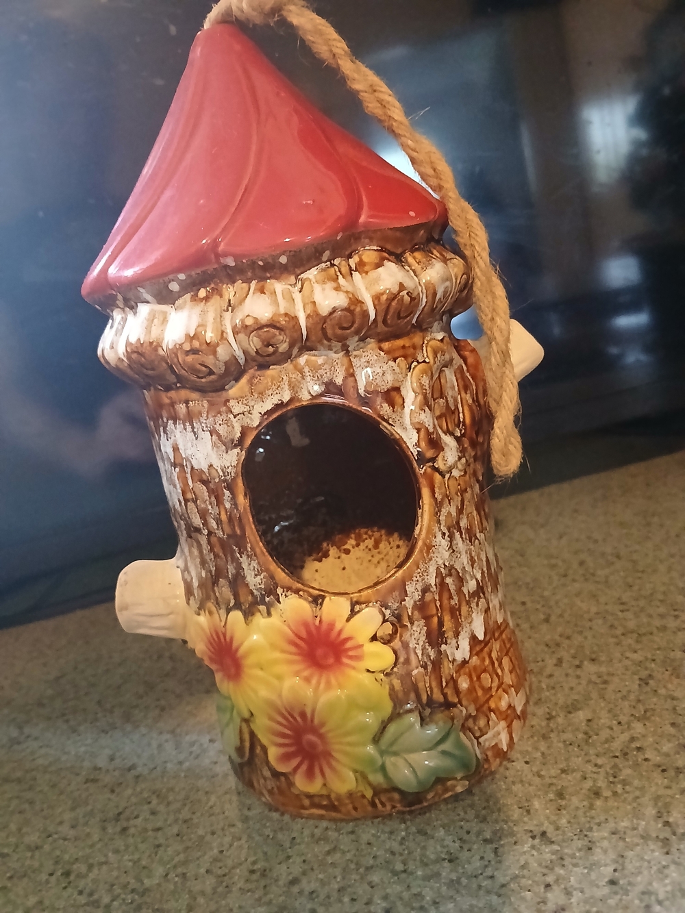 🧚♀️Ceramic Tree Trunk Birdhouse with Red Roof and Yellow Flowers 🧚♂️